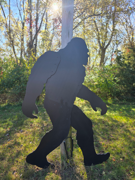 Gigantic Bigfoot 7 Feet 7 Inches Tall!